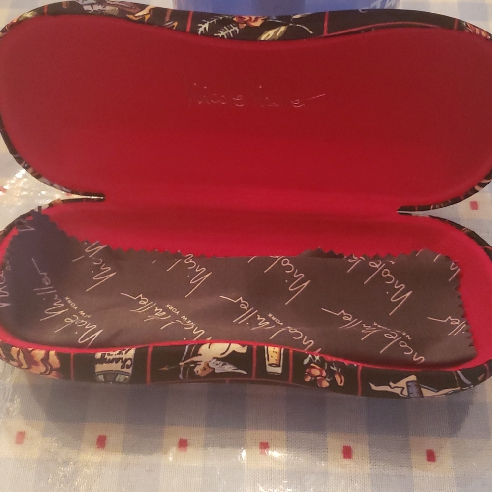 Hard Eyeglasses Case - Picture 2 of 4